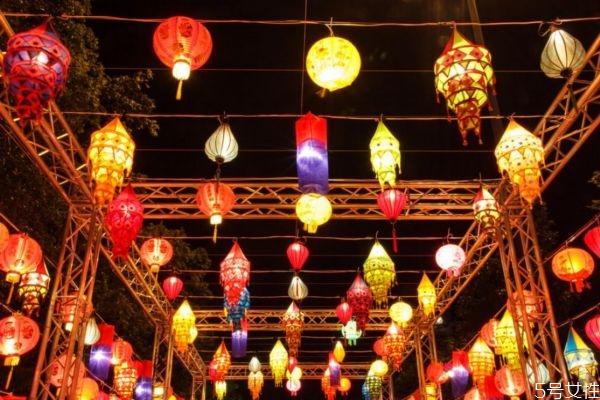 正月十五为什么要躲灯(正月十五躲灯是怎么回事?) 正月十五为什么要躲灯(正月十五躲灯是怎么回事?)