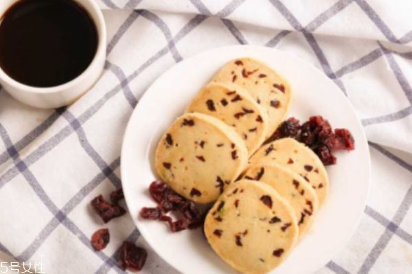 迪奥和纪梵希气垫粉饼对比(迪奥气垫粉底怎么样)