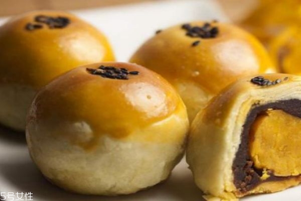 粉饼和气垫bb的区别(粉饼和气垫bb的区别?补妆到底用什么好?)