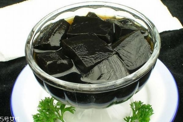 龟苓膏每次吃多少合适(龟苓膏一次吃多少合适)