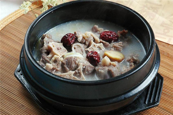 牛尾汤怎么煲不油腻(牛尾汤怎样做不腻)