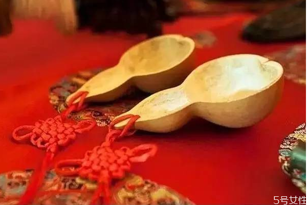 无春年结婚躲春(无春年结婚躲春)