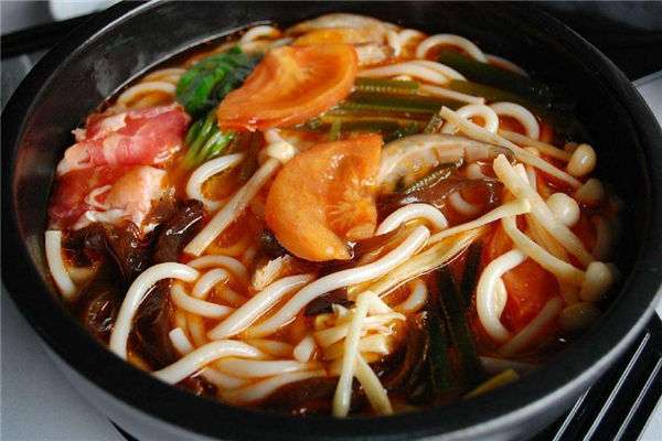 砂锅米线怎么做(砂锅米线怎么做好吃又简单)