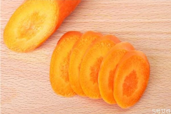 定妆喷雾和散粉哪个先(定妆喷雾和散粉哪个先用)