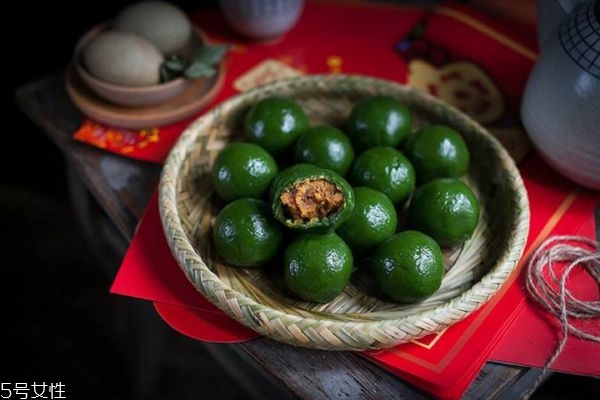 遮瑕膏怎么遮疤痕(遮瑕膏能遮住疤痕吗)