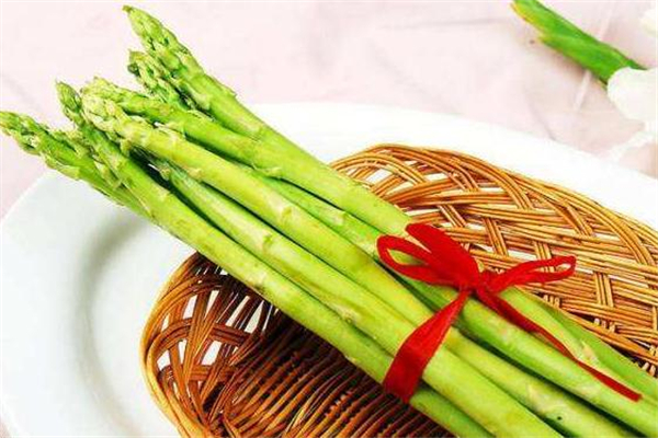 芦笋隔夜吃的危害(芦笋可以隔夜吃吗)