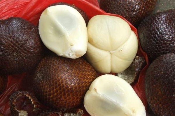 蛇皮果怎么吃(蛇皮果怎么吃图解法)