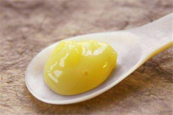 吃蜂王浆要注意什么(吃蜂王浆要注意什么) 吃蜂王浆要注意什么(吃蜂王浆要注意什么)