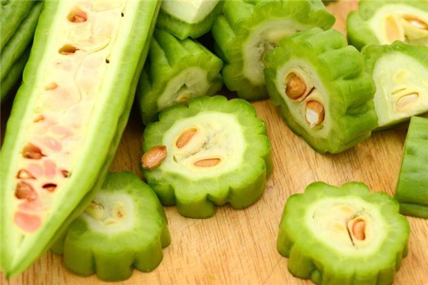 苦瓜的营养价值(苦瓜的营养价值和功效)