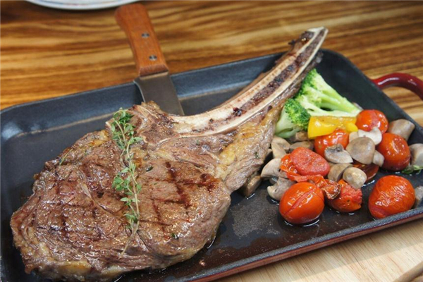 战斧牛排好吃的原因(战斧牛排好吃吗)