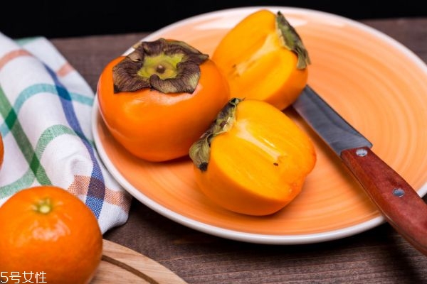 生吃柿子的脱涩方法(柿子脱涩的方法有哪些) 生吃柿子的脱涩方法(柿子脱涩的方法有哪些)