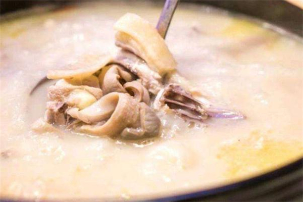 孕妇吃猪肚鸡的好处(孕妇吃猪肚鸡的好处)