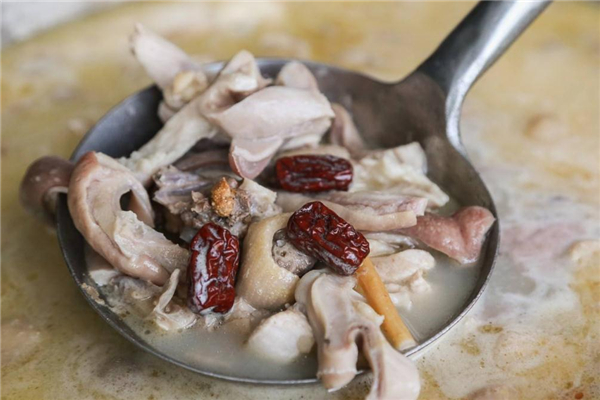 猪肚鸡怎么去腥(猪肚鸡怎么去腥味)