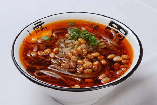 酸辣粉的汤怎么熬(酸辣粉的汤底怎么熬)