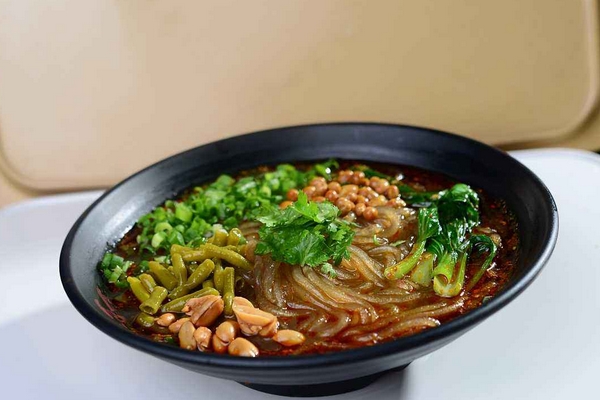 吃酸辣粉会胖吗(减肥期间吃酸辣粉会胖吗) 吃酸辣粉会胖吗(减肥期间吃酸辣粉会胖吗)