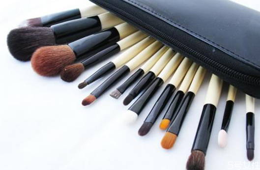 化妆刷有保质期吗(化妆刷有保质期吗?七八年了)