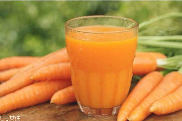 胡萝卜汁可以加蜂蜜吗(胡萝卜汁可以加蜂蜜吗的功效和作用) 胡萝卜汁可以加蜂蜜吗(胡萝卜汁可以加蜂蜜吗的功效和作用)