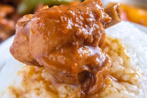 黄焖鸡的功效(黄焖鸡的功效和作用)