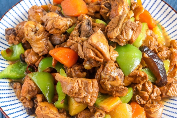 黄焖鸡米饭的宜忌人群(吃黄焖鸡米饭的好处)