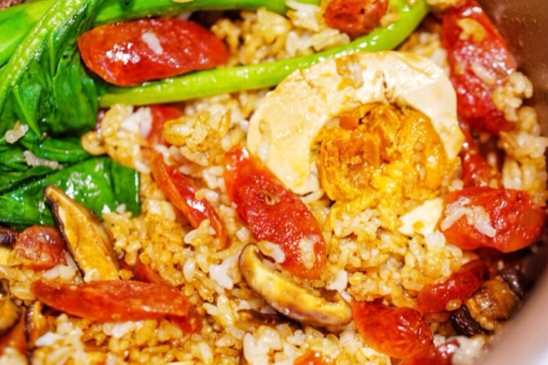 广式香肠煲仔饭是什么(广式香肠电饭煲煲仔饭)