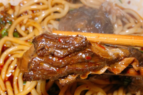 红烧牛肉面的营养价值(红烧牛肉面的营养价值及功效)