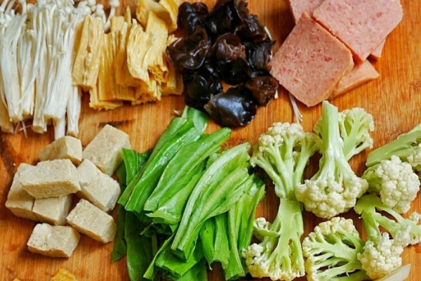 麻辣香锅的特色(麻辣香锅的特色产品简介)