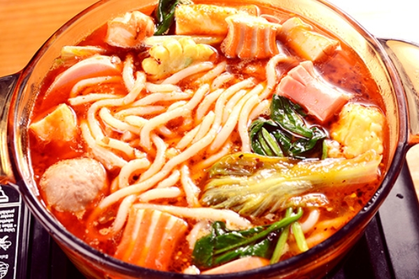 麻辣烫对肠胃刺激很大(麻辣烫对胃刺激大吗)