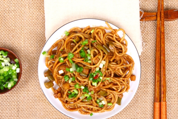 热干面芝麻酱的热量(芝麻酱拌面的热量) 热干面芝麻酱的热量(芝麻酱拌面的热量)