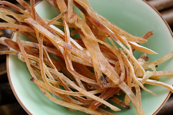 鱿鱼丝的营养价值(鱿鱼的做法最简单最好吃)