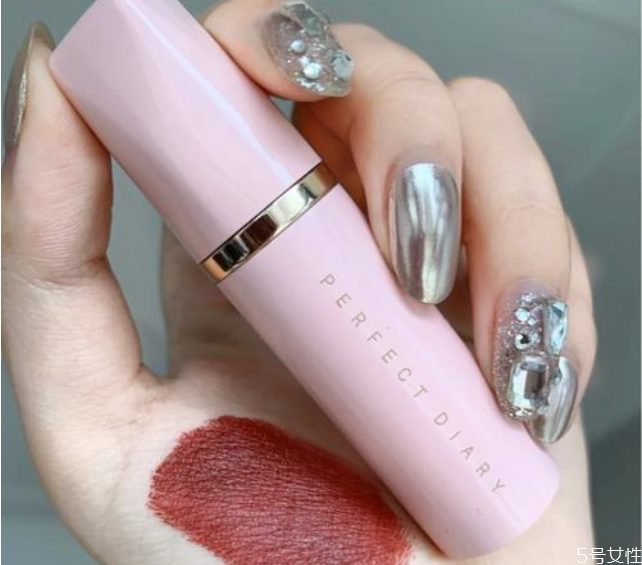 完美日记小粉钻哪个色号最好看(完美日记小粉钻哪个色号最好看)