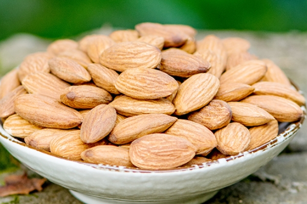 巴旦木的功效和作用(巴旦木的功效和作用每天吃多少)