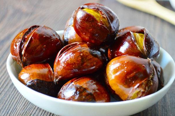 吃糖炒板栗注意事项(糖炒板栗能不能多吃) 吃糖炒板栗注意事项(糖炒板栗能不能多吃)