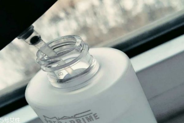 定妆喷雾在哪步使用(正确使用定妆喷雾步骤)