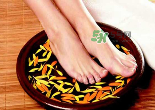 姜泡脚的好处(经常姜泡脚有什么好处)