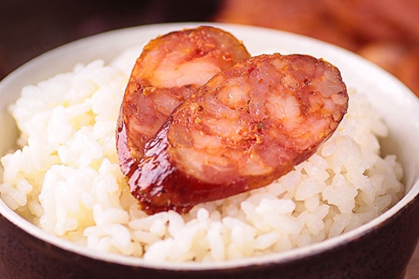 广式香肠炒饭(广式香肠炒饭的做法)