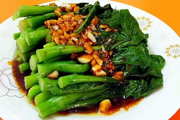 炒菜时放蚝油起什么作用(炒菜时放蚝油起什么作用)