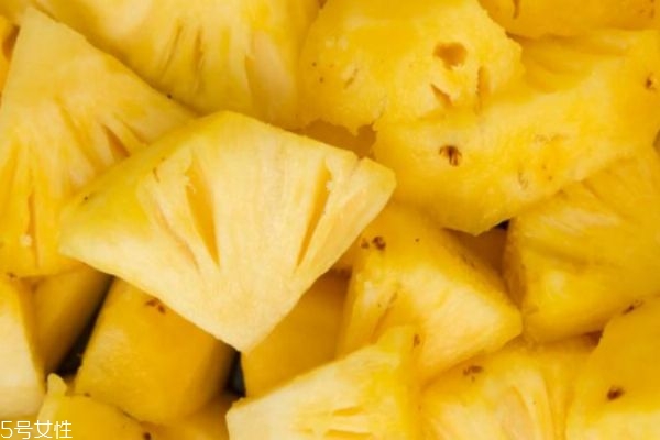 吃菠萝的好处(吃菠萝的好处和功效)