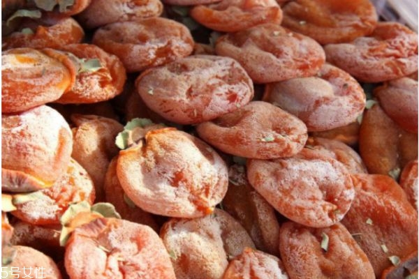 柿饼的功效和作用(柿饼的功效和作用禁忌)