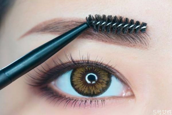 化妆刷好坏的区别(化妆刷好坏的区别)