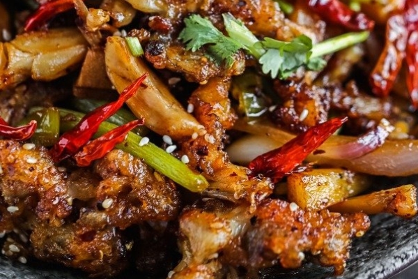 牛蛙的皮能吃吗(牛蛙的皮能吃吗 牛蛙的皮怎么做好吃)