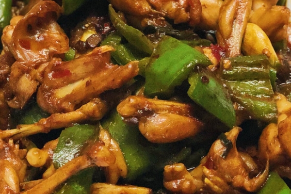 牛蛙的营养价值(牛蛙的营养价值、作用和功效)