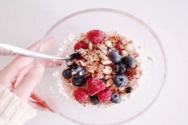 戒糖主食可以吃藜麦(藜麦含糖吗糖尿病可以吃吗) 戒糖主食可以吃藜麦(藜麦含糖吗糖尿病可以吃吗)