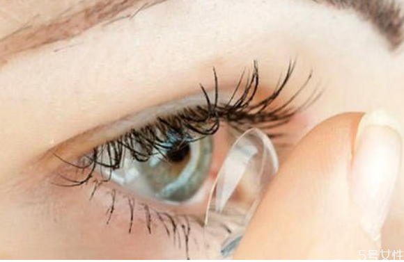 美瞳过期了还能带吗(快过期的美瞳能带吗)