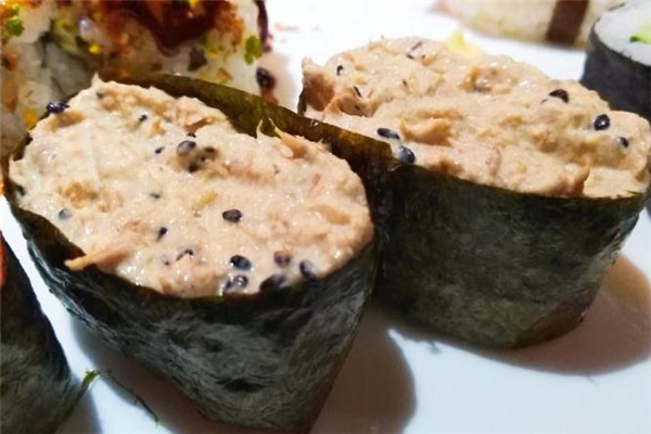 吞拿鱼寿司的做法(吞拿鱼寿司的做法)