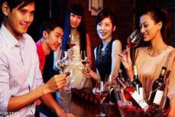 红酒不能兑水(红酒可以兑水吗)