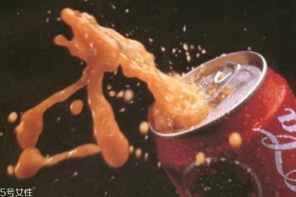 常喝可乐影响健康(长期喝可乐对身体的影响) 常喝可乐影响健康(长期喝可乐对身体的影响)