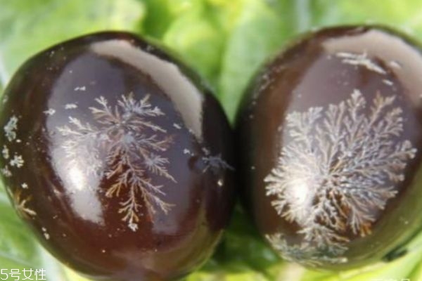 松花蛋和变蛋的区别(松花蛋和变蛋的区别是什么)