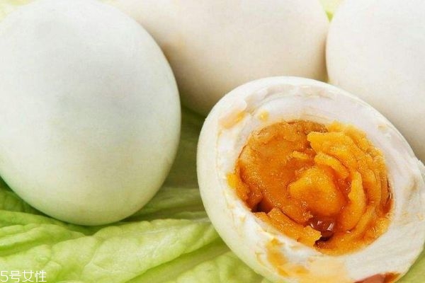 孕妇不能吃哪些食物(孕妇不能吃哪些食物容易流产)