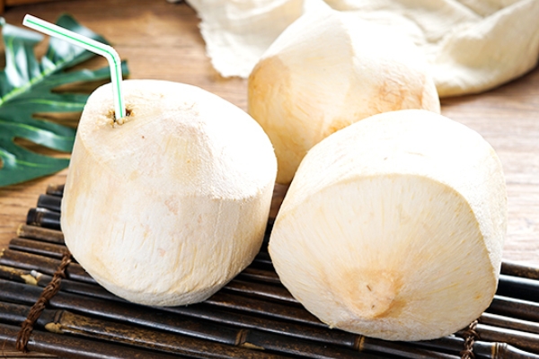 椰子打开后过夜能喝吗(椰子打开过夜了还能喝吗)