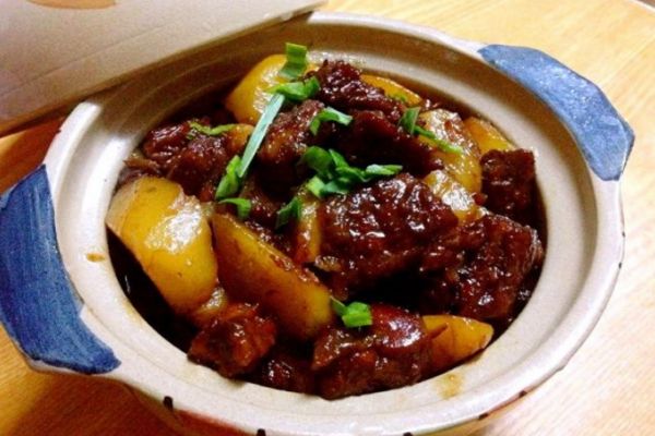 土豆牛腩怎么炖好吃又烂(怎样做牛腩炖土豆)